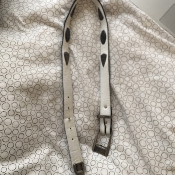 White belt - Picture 3 of 3